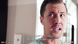 الام تعلم ابنها فتح حمالة صدرها - سكس مترجم