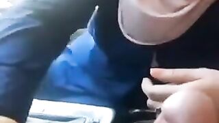 محجبة تمص زب في السيارة عربي