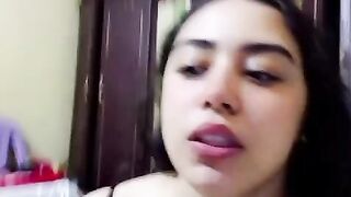 شابة عربية تنيك نفسهة بالخيارة