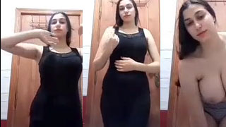 arab girl with black dress show nudes