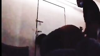 نيك واقف يم الباب سكس عراقي