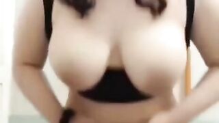 مصرية جسمها ساخن تستعرض