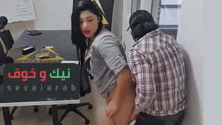 موظف ينيك الموظفة في الشركة - سكس ساخن