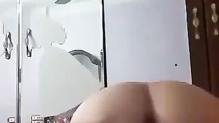 مصرية تبكي تريد حبيبها ينيكها