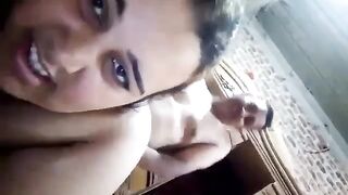 تقوم زوجته بالتصوير اثناء معاشرتها سكس صعيدي