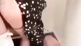 مراهقة يابنانية تناج بالحمام