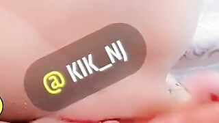 ام شامبو تنيك طيزها بعلبة الشامبو