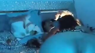 مداعبات ليلية في غرفة مظلمة - جلسة حوار ساخنة