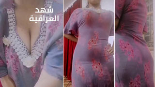 مراهقة عراضية تستعرض بالثوب ساخن